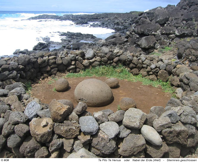 Steinkugel am Te Pito O Te Henua auf der Osterinsel