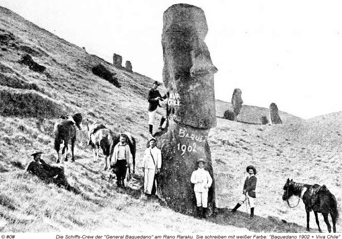 Eine Abordnung der Schiffscrew der General Baquedano 1902 am Moai-Steinbruch Rano Raraku