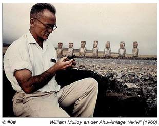 William Mulloy 1960 vor der restaurierten Ahu-Anlage Akivi