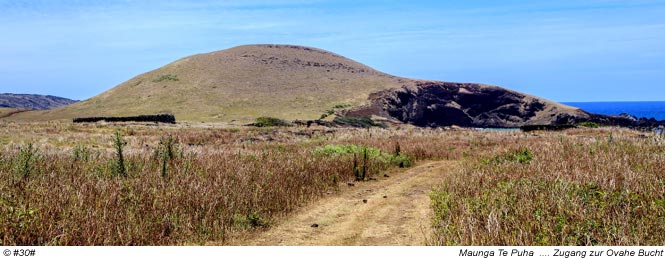 Maunga Te Puha mit der abgebrochenen Felswand und der Ovahe-Bucht