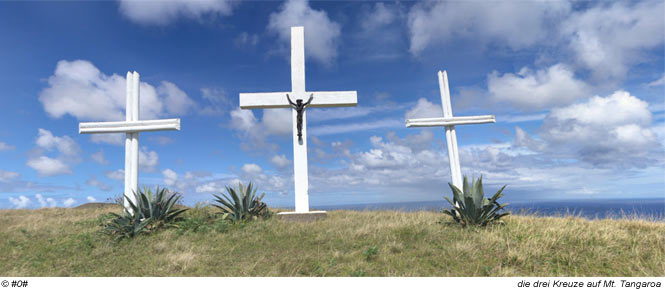 die drei Kreuze auf dem Gipfel des Mt. Tangaroa