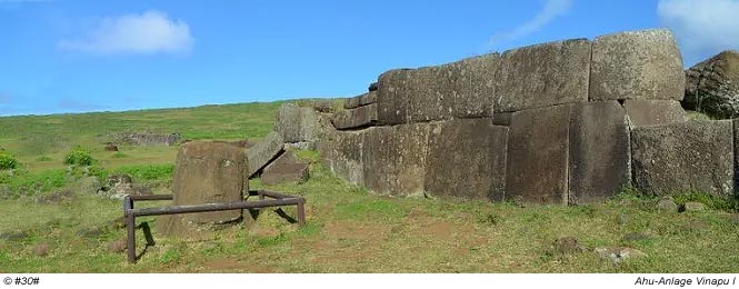 rückwärtige Mauer der Ahu-Anlage Vinapu I